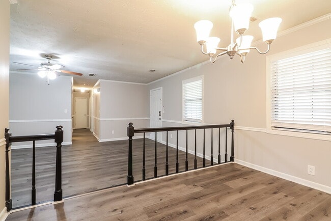 Photo - 4802 Hemlock Dr SE