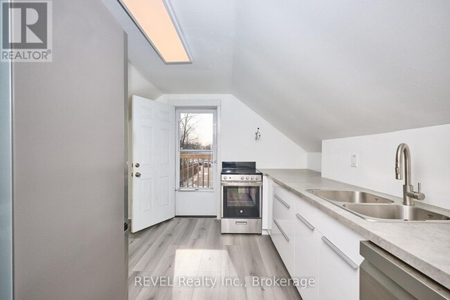 Photo - 6172 William St Unité Upper