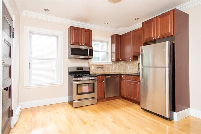 Building Photo - 17 Bellflower St Unit 3