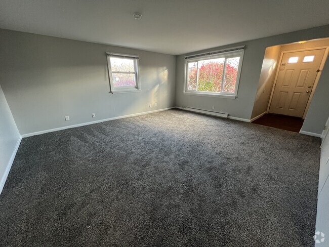 2 Bed/1 Bath Living Room - Fountainview West Rental