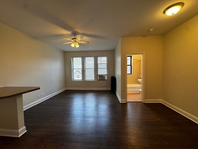 Photo - 1344 W Lunt Ave Unidad 209