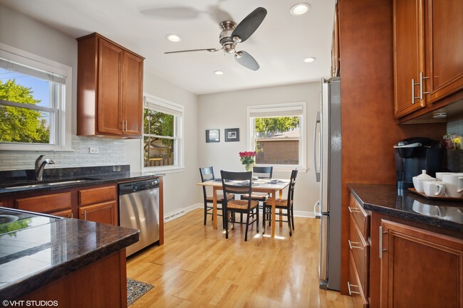 Photo - 309 E Madison St
