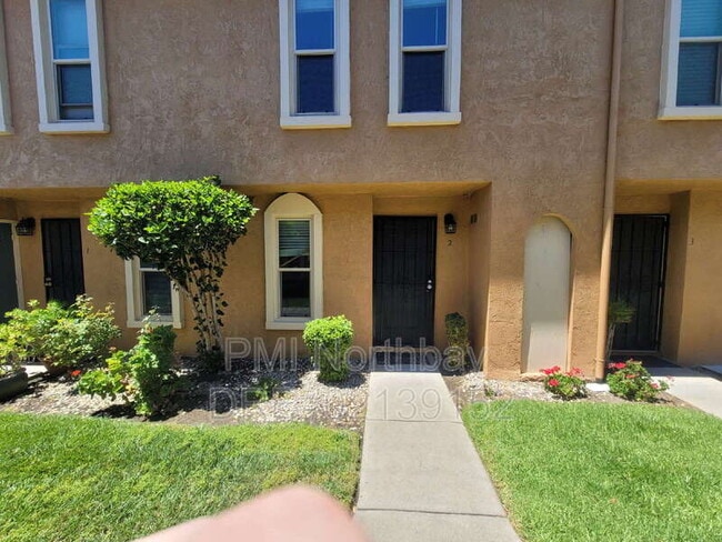 Building Photo - 1206 Dana Dr Unit 2