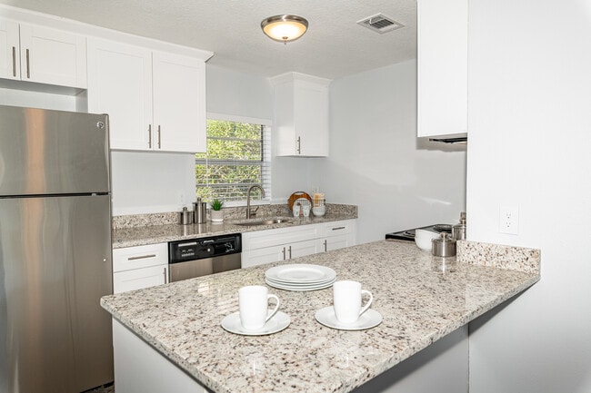 Photo - Seaside Apartments