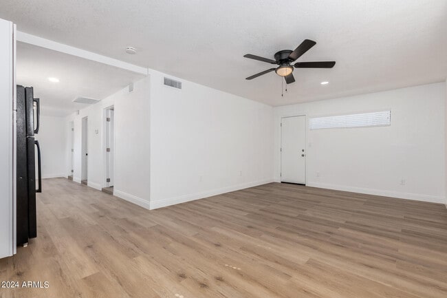Photo - 723 E Sunnyslope Ln