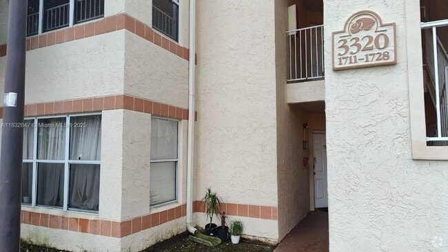 Building Photo - 3320 Pinewalk Dr N Unit 1715 Rental
