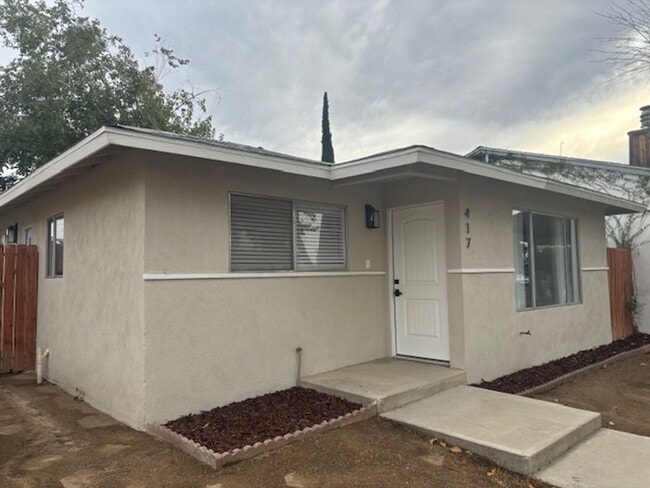Building Photo - Clean 3 Bedroom / 1.5 Bathoroom House in T...