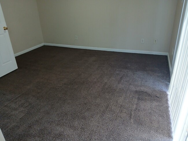 Building Photo - 510 S Poplar St