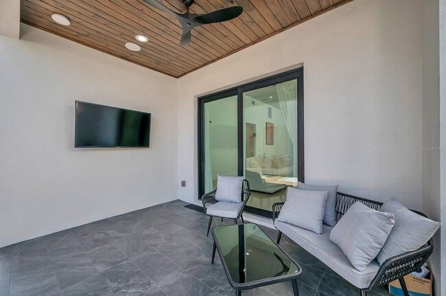 Photo - 2220 2nd Ave N