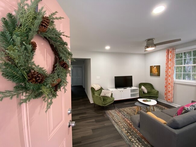 Photo - 421 W Corbin St