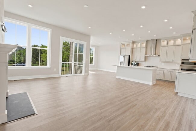 Photo - 625 Lipizzan Dr SW