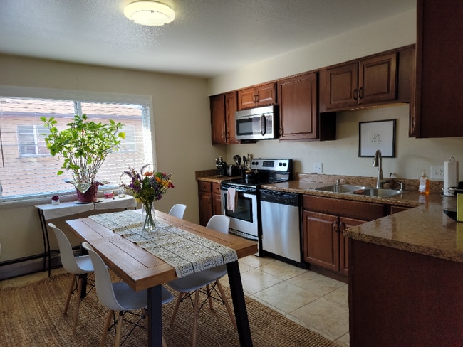 Photo - 133 S 18th Ave Unidad B