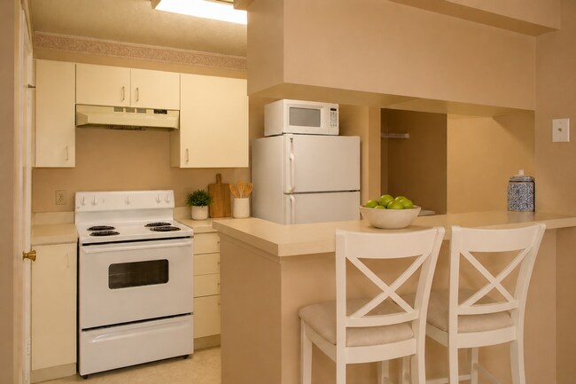 Photo - 1/1 3rd Floor with private balcony in gated community across from Altamonte Mall Unit 306