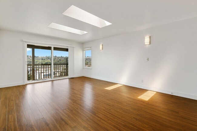 2062 13th Ave W