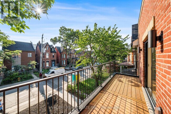 Photo - 131 Dovercourt Rd Unit 2nd Floor