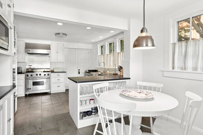 Photo - 158 Halsey St