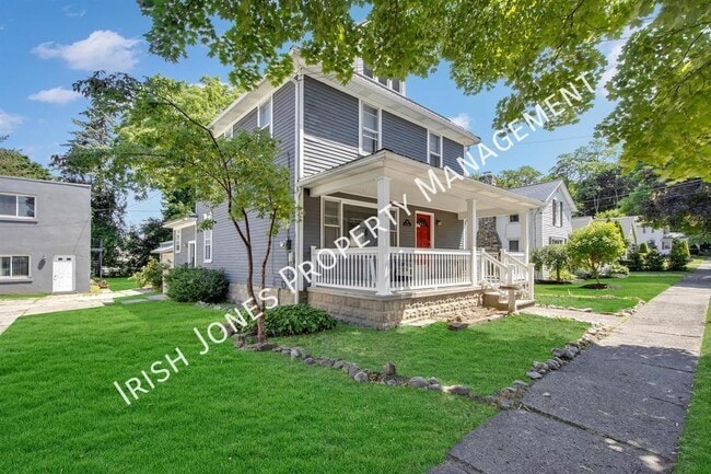 Photo - 172 Main St