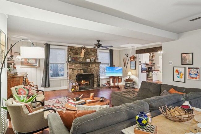 Photo - 916 E End Rd