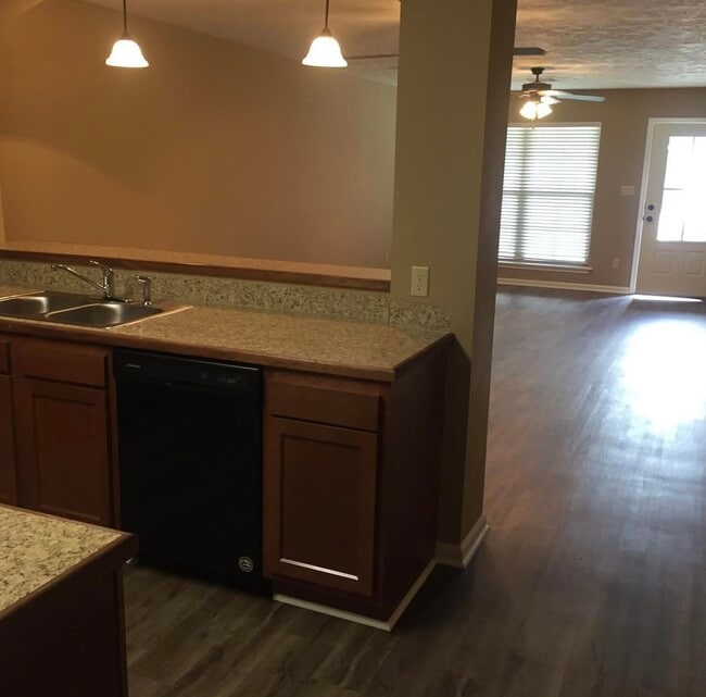 Photo - 1012 Live Oak St