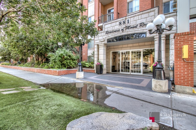 Photo - 881-215 15 Ave SW