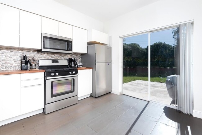 Photo - 7818 Dixie Beach Cir