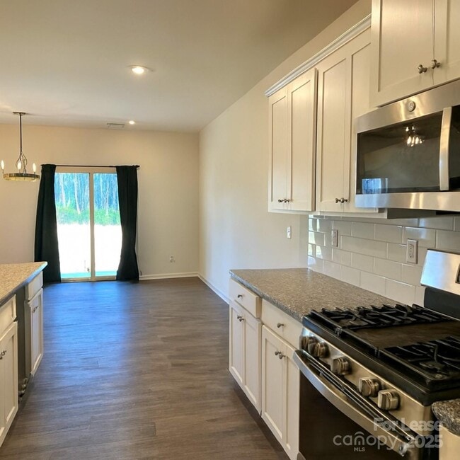 Photo - 2841 Yeager Dr NW