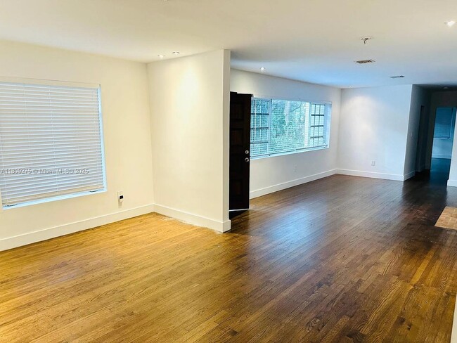 Photo - 400 NE 86th St