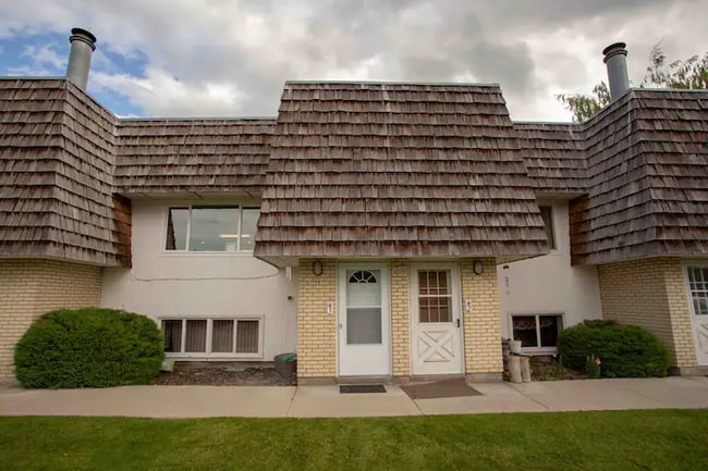 Photo - 1019 2nd St W