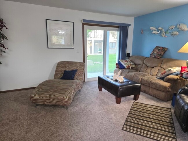 Photo - 951 Glouchester Cir Unit 0