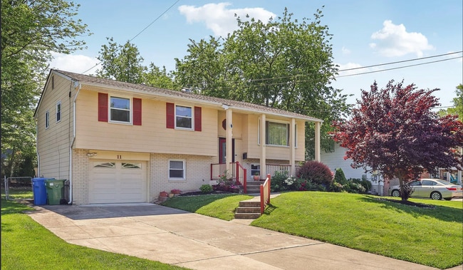 Building Photo - 11 Knollwood Dr