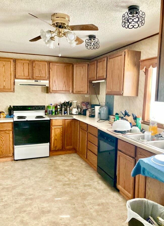 Photo - 415 W 9th St