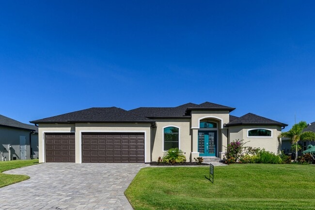 PET FRIENDLY BRAND-NEW LUXURY EXECUTIVE HOME - PET FRIENDLY BRAND-NEW LUXURY EXECUTIVE HOME