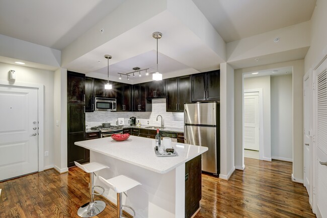 Building Photo - 2900 West Dallas