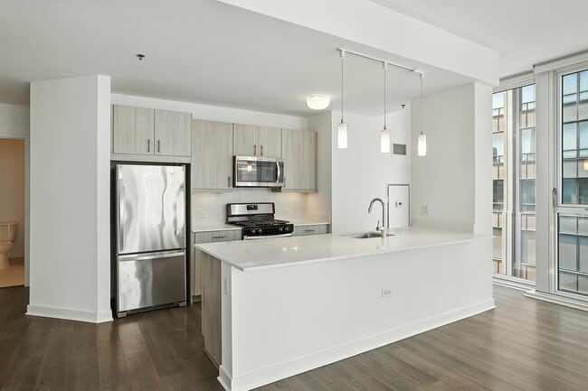 Photo - 37 W Randolph St