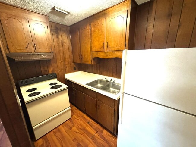 Photo - 1 bedroom, 1 bath duplex for rent in Dothan, AL - Section 8 approved! Check out this rental today. Unidad A2
