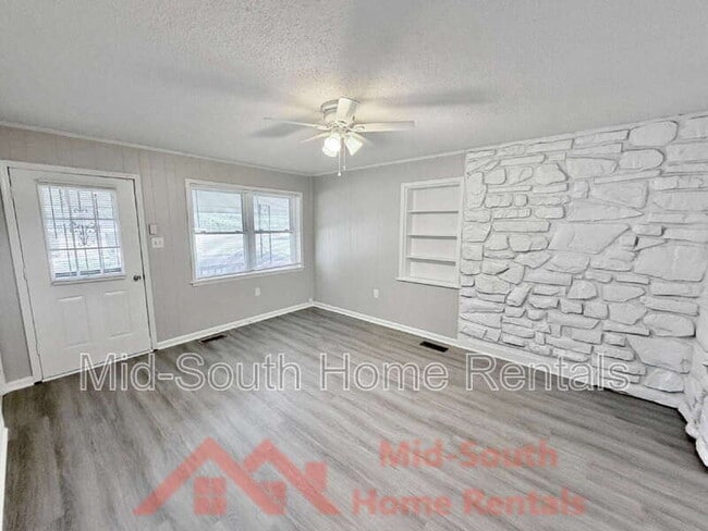 Photo - 721 Best St