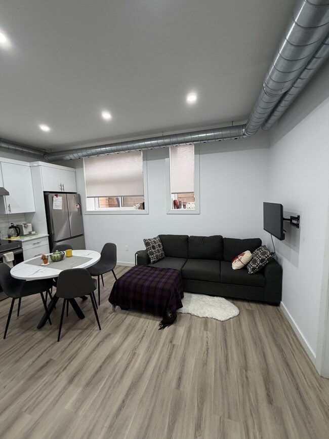 Photo - 316 Somerset St. E