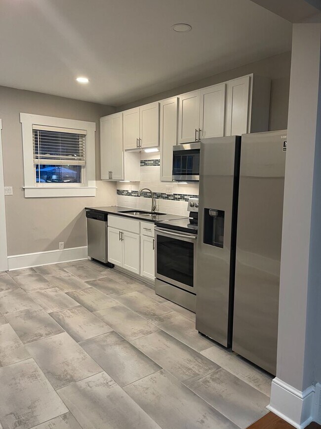 Building Photo - 31-33 E. Blake Ave. Unit 33