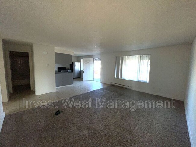 Photo - 944-933 33rd Ave