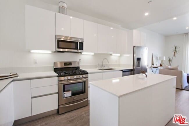 Photo - 1038 S Mariposa Ave Unit 101