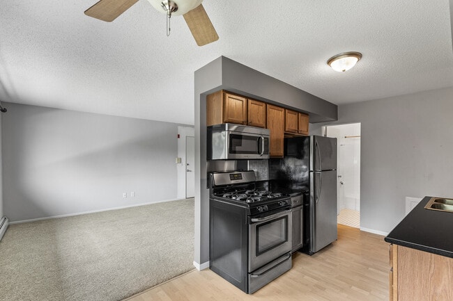 Photo - 2720 Rosalyn Ct Unidad 303