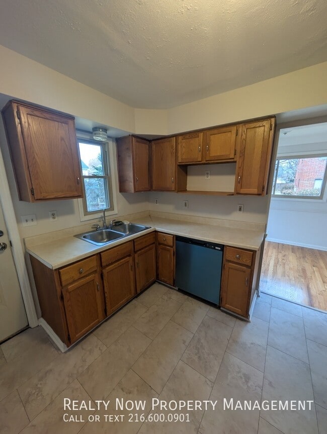 Photo - 15334 Triskett Rd Unit 2