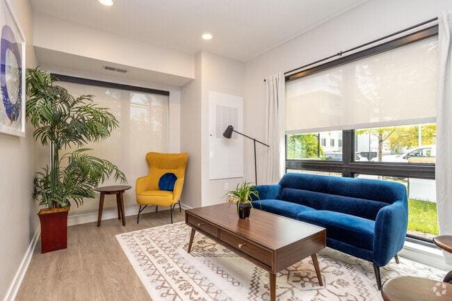 1BR, 1BA - 588SF - Livingroom
