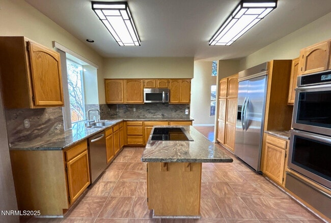 Photo - 1685 Southview Dr