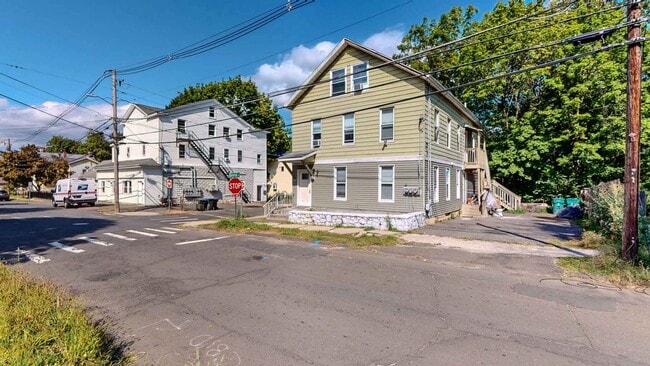 Photo - Newly Renovated 2 Bedroom Apartment - Heat... Unidad Floor 1