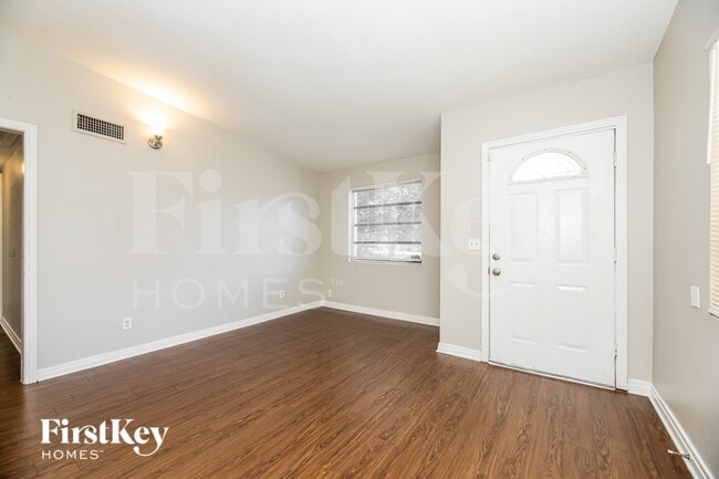 Photo - 2706 Lorna Rd