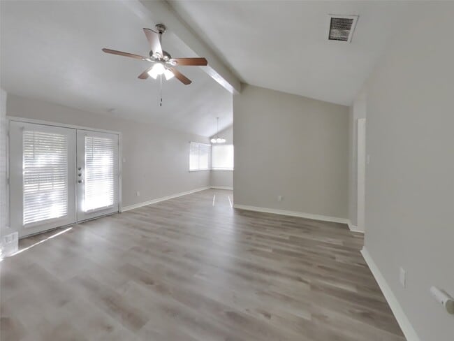 Photo - 2214 Townhall Ln