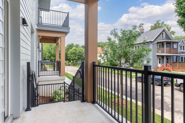 1BR, 1BA - 770SF - Patio