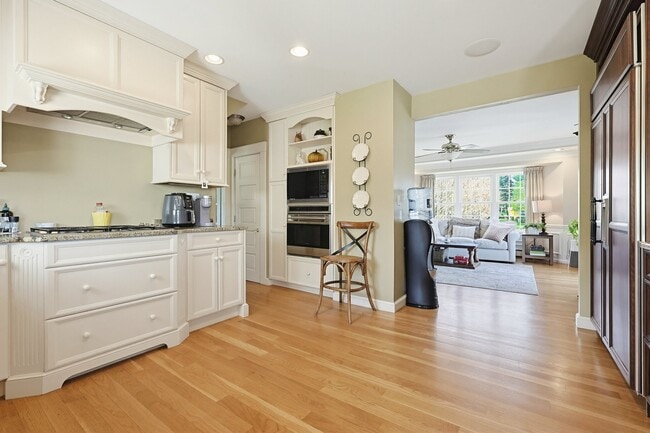 Photo - 111 Purchase St