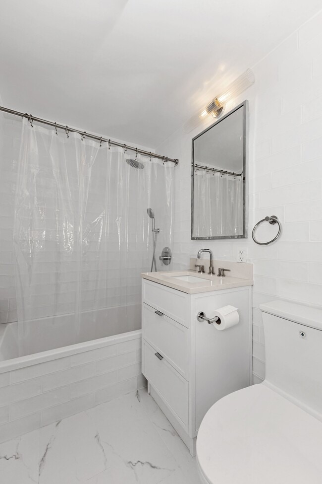 Photo - 333 E 46th St